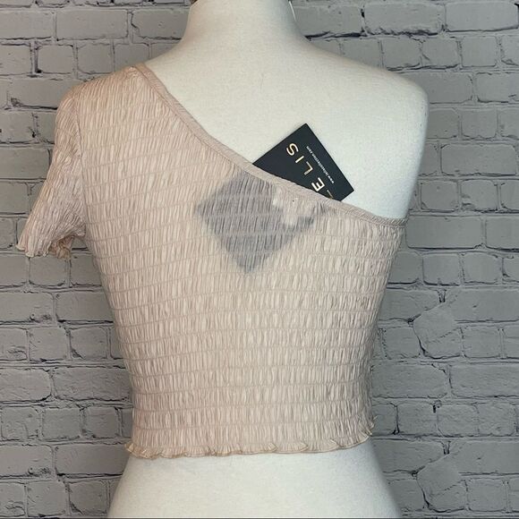 Le Lis Smocked Crop Top - Picture 3 of 6